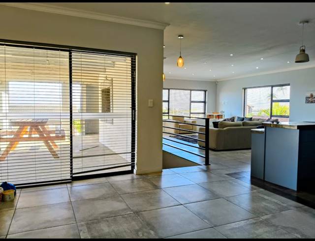 3 BEDROOM HOUSE FOR SALE IN ASTON BAY